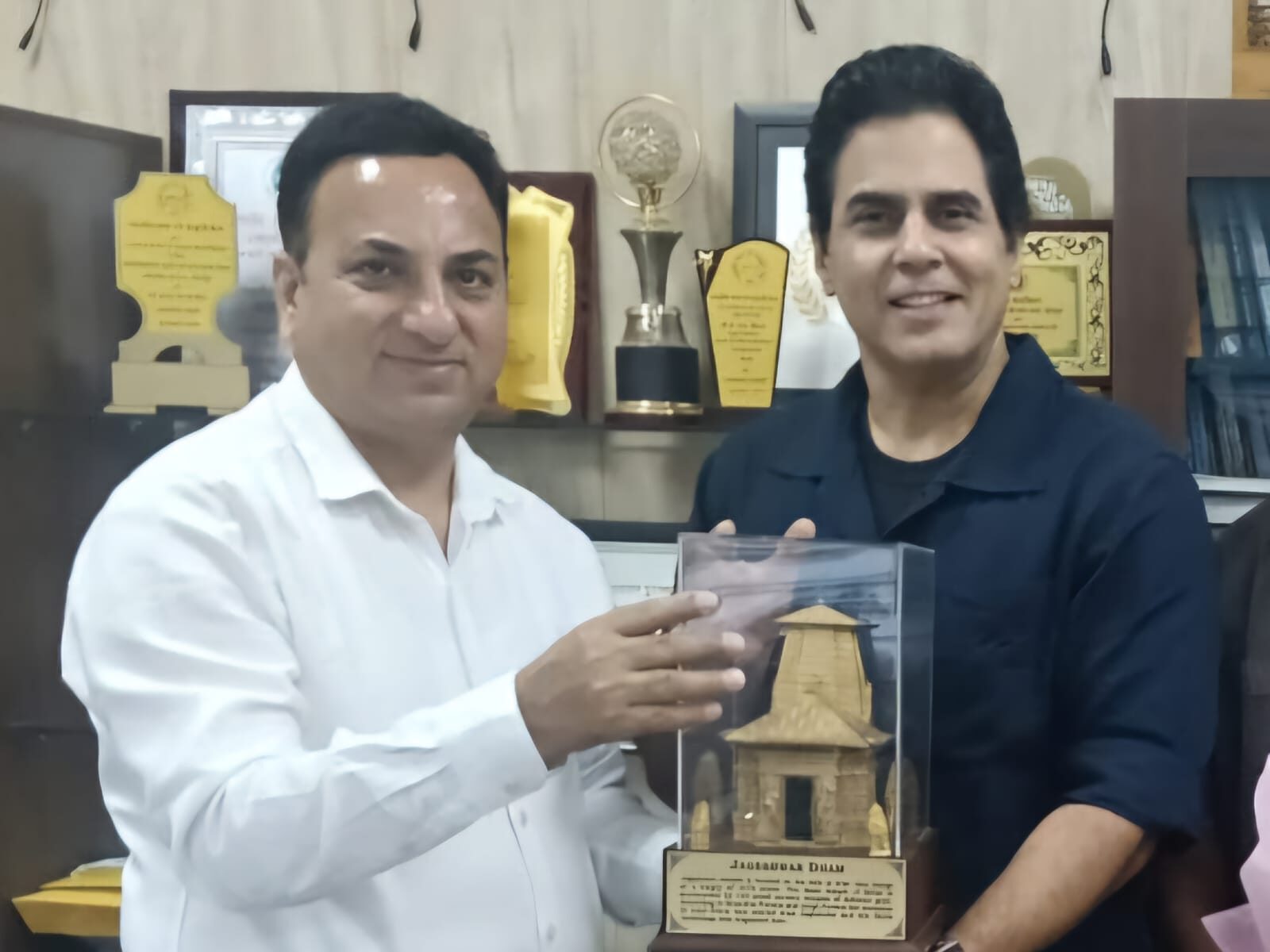 फिल्म अभिनेता अमन वर्मा ने की फिल्म विकास परिषद के नोडल अधिकारी से भेंट