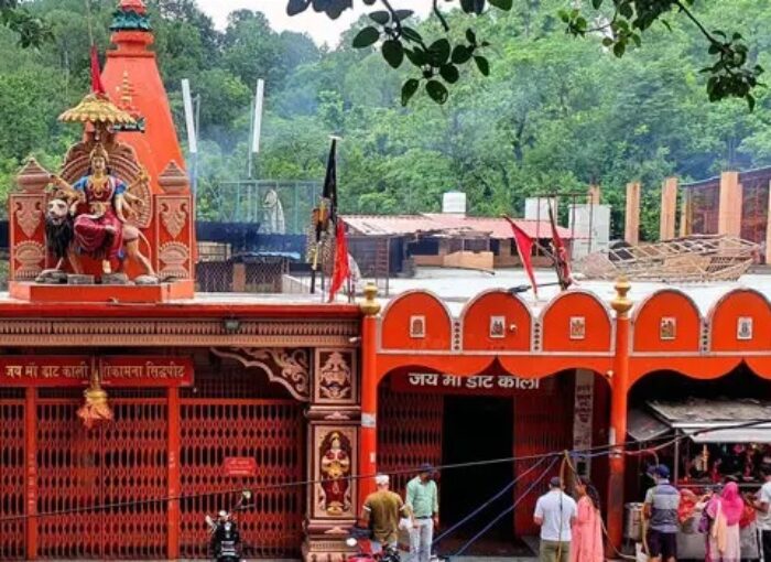 माँ डाट काली मनोकामना सिद्ध पीठ के 223वें वार्षिकोत्सव पर पवित्र झंडों का पूजन