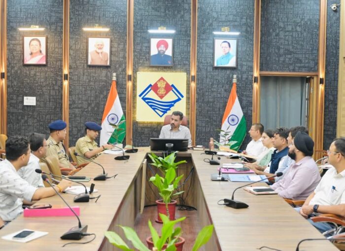 यातायात सुधार एवं पार्किंग व्यवस्था को लेकर डीएम सख्त, माइक्रो लेवल प्लान तैयार कर कार्यों में तेजी लाने के निर्देश