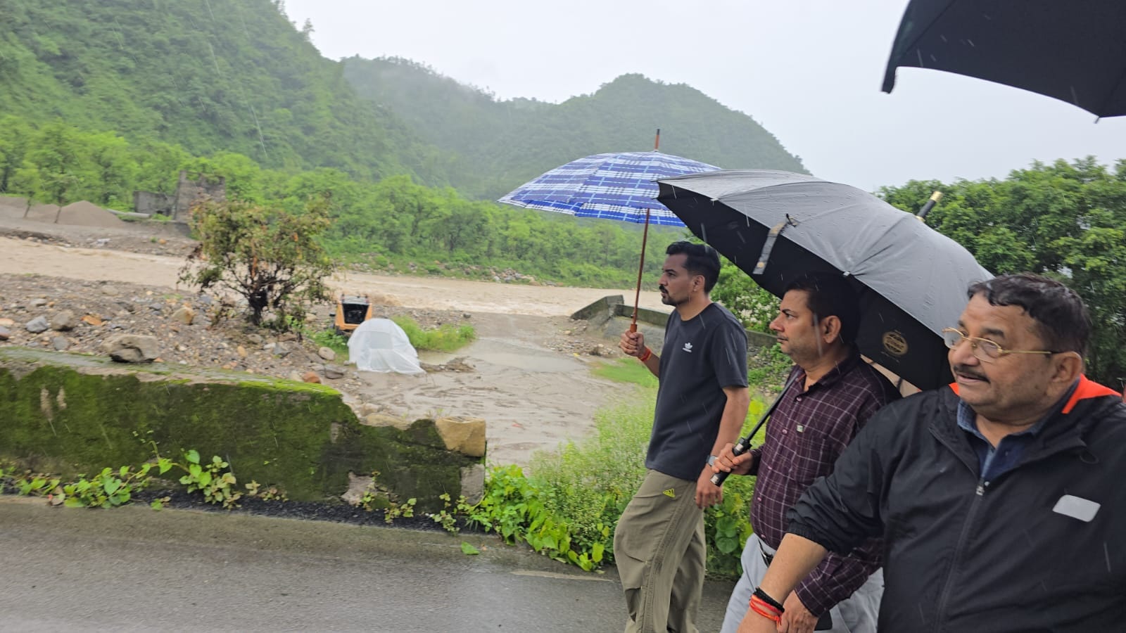 नंदा चौकी पुल की क्षतिग्रस्त लेन तत्काल बहाल कराने तथा अधिकारियों को 24 घंटे अलर्ट रहने के निर्देश