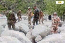 तमक नाले में ह्यूम पाइप डालकर अस्थाई मोटर मार्ग तैयार, वाहनों की आवाजाही हुई सुचारु