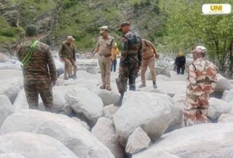 तमक नाले में ह्यूम पाइप डालकर अस्थाई मोटर मार्ग तैयार, वाहनों की आवाजाही हुई सुचारु