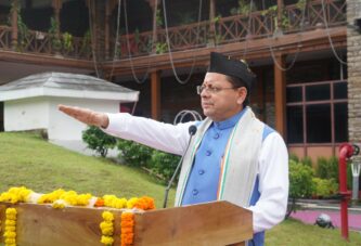 मुख्यमंत्री ने 80वें स्वतंत्रता दिवस के अवसर पर मुख्यमंत्री आवास में ध्वजारोहण किया