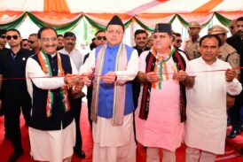 स्वतंत्रता दिवस पर मुख्यमंत्री श्री पुष्कर सिंह धामी ने परेड ग्राउंड में किया ध्वजारोहण