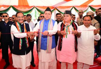 स्वतंत्रता दिवस पर मुख्यमंत्री श्री पुष्कर सिंह धामी ने परेड ग्राउंड में किया ध्वजारोहण