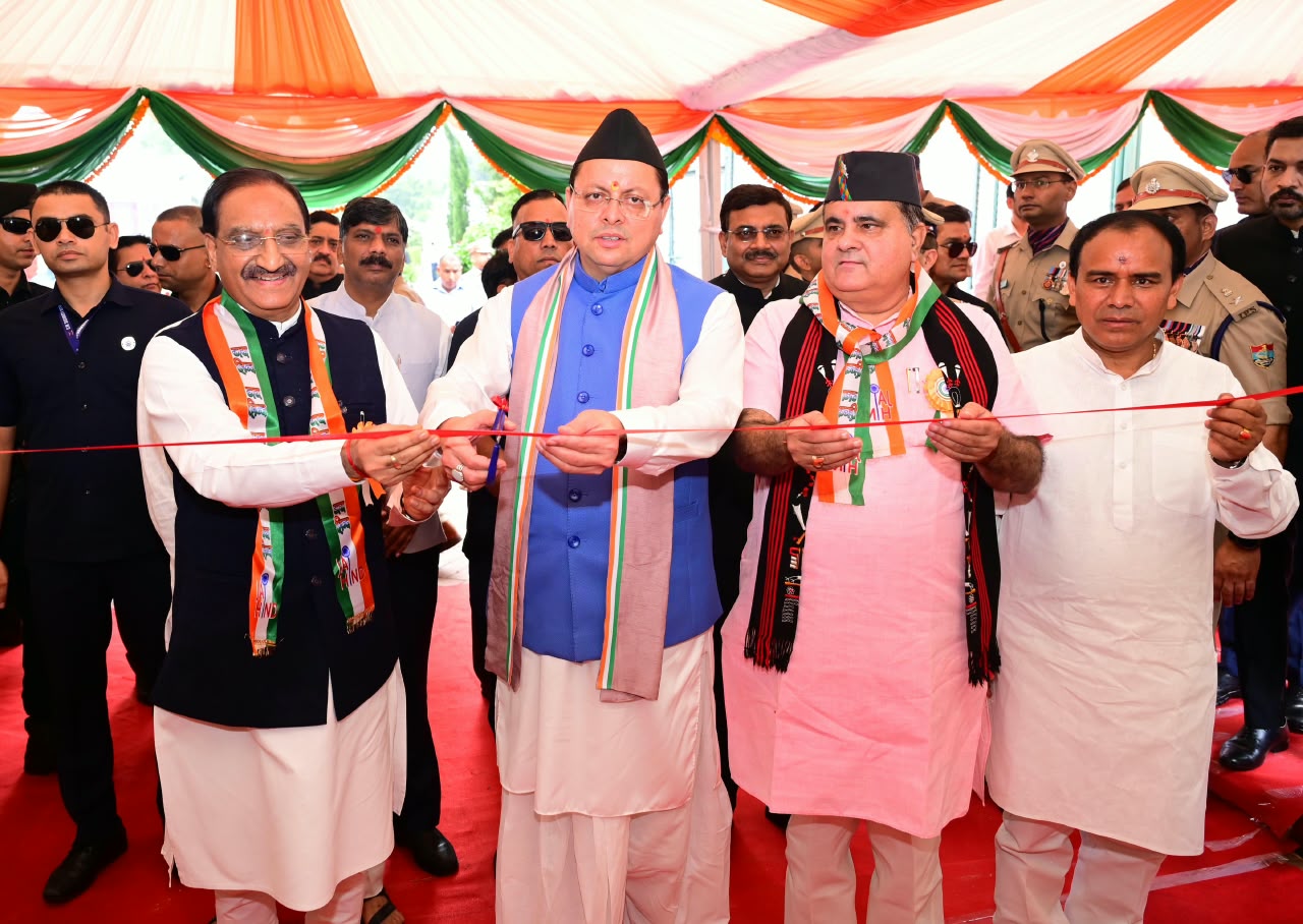 स्वतंत्रता दिवस पर मुख्यमंत्री श्री पुष्कर सिंह धामी ने परेड ग्राउंड में किया ध्वजारोहण