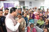 घायल श्रमिकों से मिले मुख्यमंत्री, जिला अस्पताल में जाना कुशलक्षेम