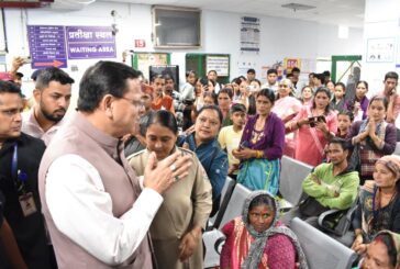 घायल श्रमिकों से मिले मुख्यमंत्री, जिला अस्पताल में जाना कुशलक्षेम