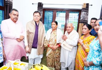 मुख्यमंत्री ने शहीद अमित कुमार अणथ्वाल के परिजनों से की भेंट, किया सम्मानित