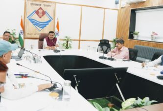 सेब, कीवी, ड्रैगन फ्रूट आदि से उत्पादन सम्बन्धित योजनाओं को लेकर बैठक