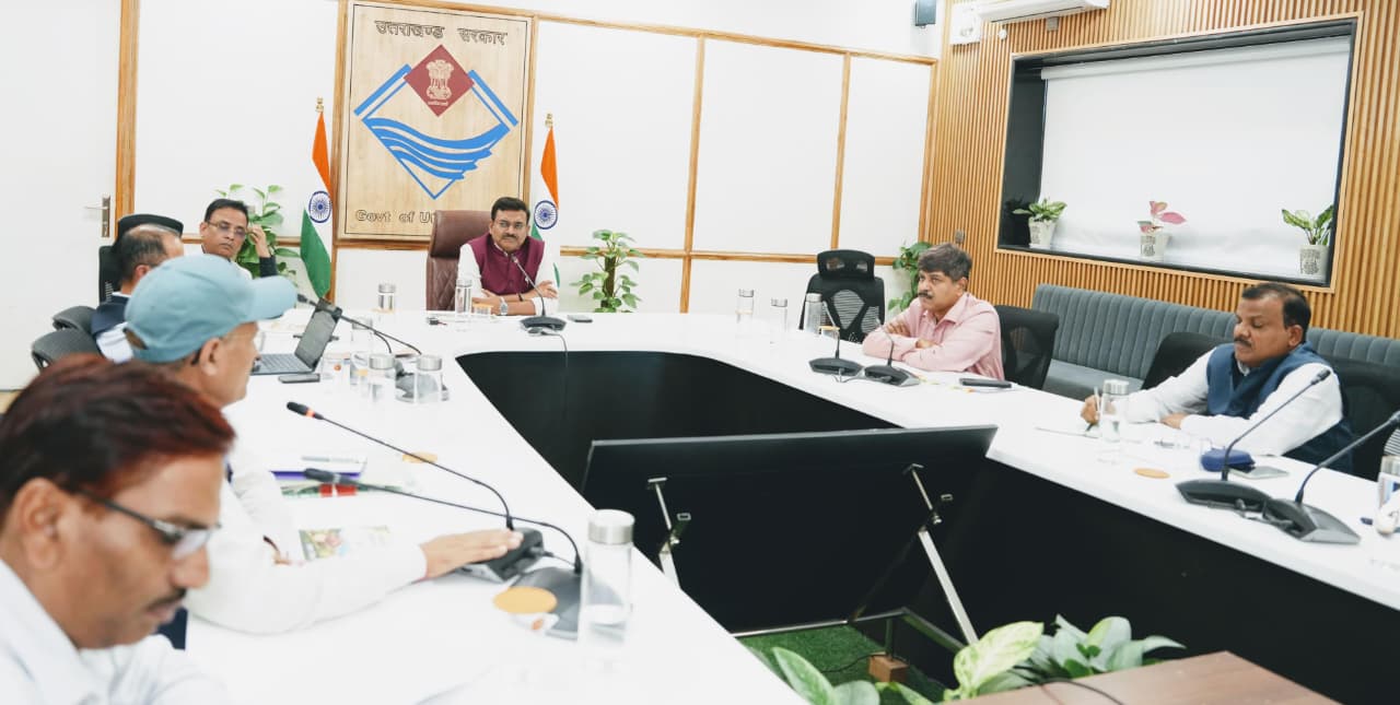 सेब, कीवी, ड्रैगन फ्रूट आदि से उत्पादन सम्बन्धित योजनाओं को लेकर बैठक सेब, कीवी, ड्रैगन फ्रूट आदि से उत्पादन सम्बन्धित योजनाओं को लेकर बैठक