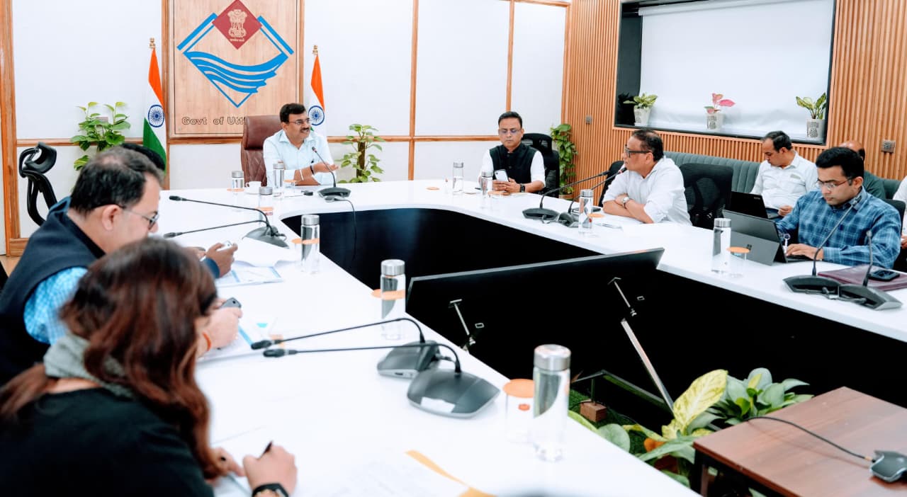 राजस्व वृद्धि के सम्बन्ध में अधिकारियों के साथ मुख्य सचिव की बैठक राजस्व वृद्धि के सम्बन्ध में अधिकारियों के साथ मुख्य सचिव की बैठक