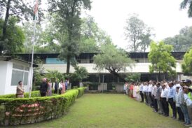 स्वतंत्रता दिवस पर जिलाधिकारी डॉ0 आशीष चौहान ने कलेक्ट्रेट परिसर में किया ध्वजारोहण